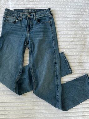 American Eagle Outfitters 90’s Straight Leg Jeans - Medium Blue Wash Extra Long